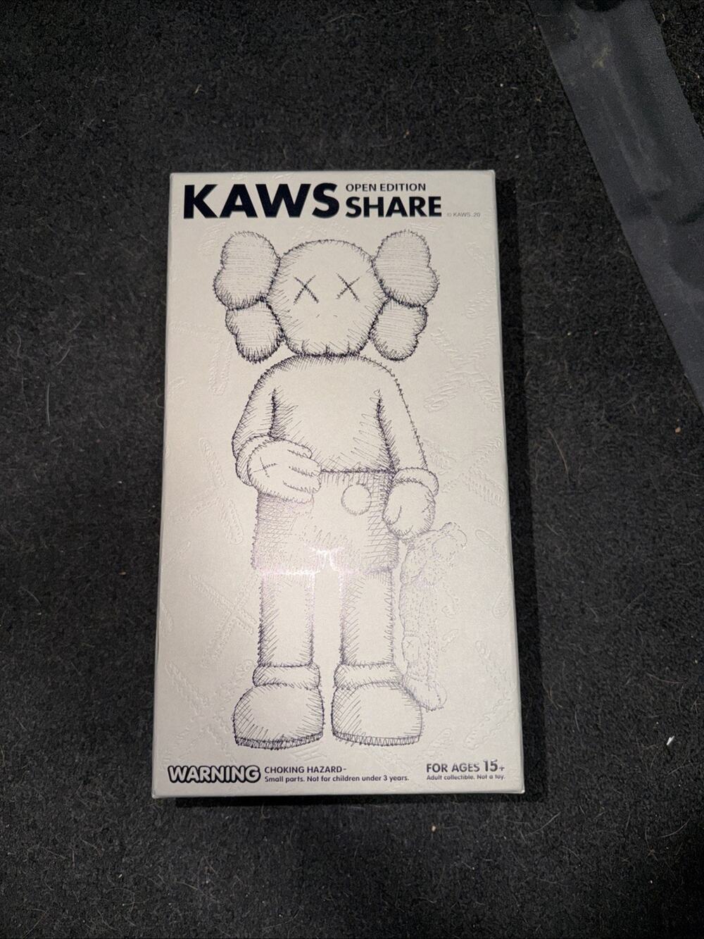 🔥 NEW KAWS Share Vinyl Figure - Grey / Pink Authentic